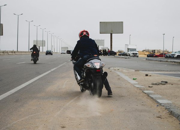 Mastering left-hand drive vehicles in the uk: key tips and professional advice for smooth driving experience